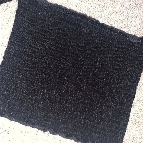 🐠2 for $16 Velvet Bozzolo off the shoulder Crop top - Picture 2 of 3